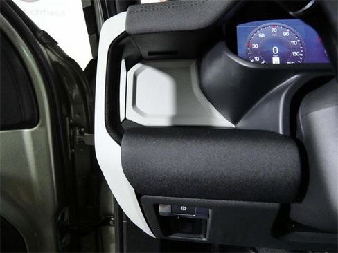 Used 2022 Land Rover Defender 110 SE image 27