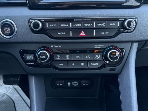 Used 2018 Kia Niro EX image 22