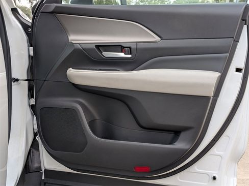 Used 2024 Toyota Grand Highlander XLE image 19