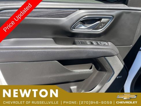 Used 2023 GMC Yukon XL SLT AWD/4WD image 8