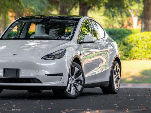 Used 2020 Tesla Model Y Long Range AWD/4WD image 31