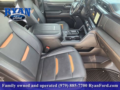 Used 2024 GMC Sierra 2500 AT4 w/ AT4 Premium Plus Package AWD/4WD image 11