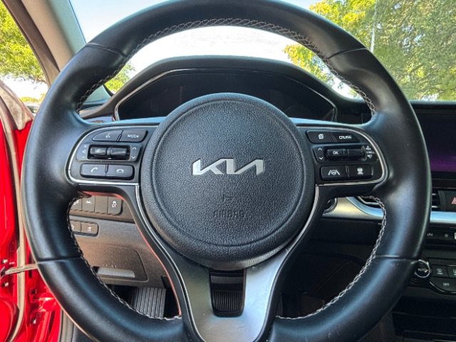 Used 2022 Kia Niro EX FWD image 24