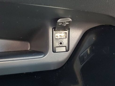 Used 2019 Toyota C-HR XLE FWD image 19