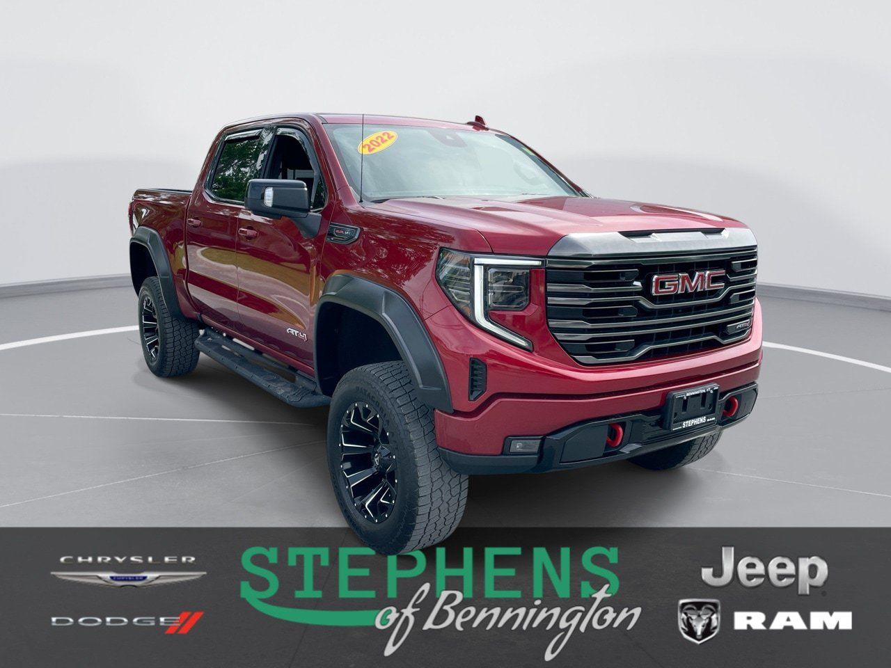 Used 2022 GMC Sierra 1500 AT4 w/ AT4 Preferred Package AWD/4WD image 1