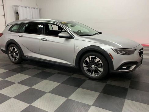 Used 2019 Buick Regal Preferred w/ Sights and Sounds Package AWD/4WD image 9