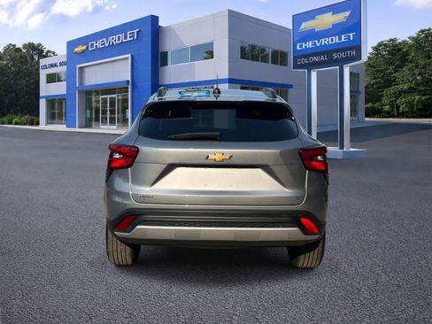 Certified 2025 Chevrolet Trax LT w/ Driver Confidence Package FWD image 5