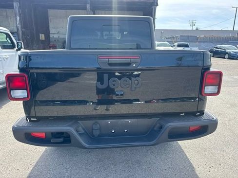Used 2022 Jeep Gladiator Sport AWD/4WD image 6