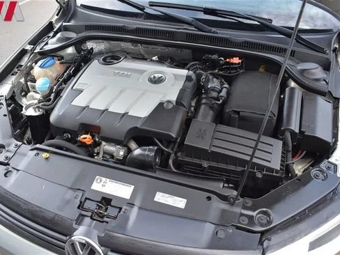 Used 2012 Volkswagen Jetta TDI w/ TDI Appearance Pkg FWD image 23