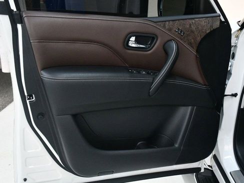 Used 2024 INFINITI QX80 Premium Select w/ Cargo Package image 22