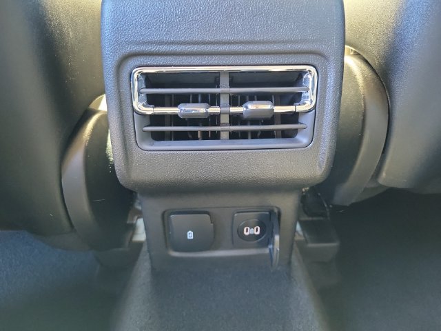 Used 2025 Lincoln Corsair AWD w/ Equipment Group 101A image 23