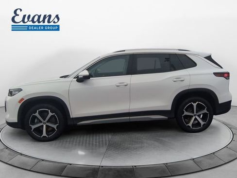 Certified 2025 Volkswagen Tiguan SE w/ Panoramic Sunroof Package image 2