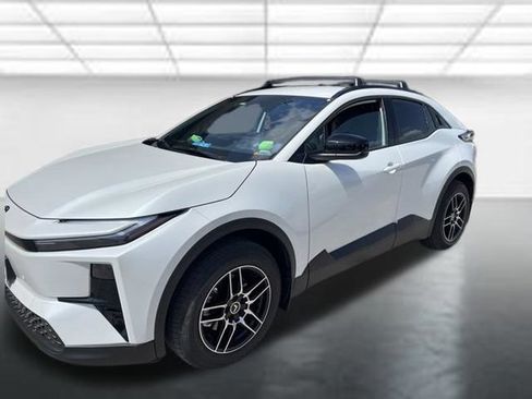Used 2026 Toyota C-HR AWD/4WD image 2