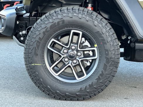 New 2026 Jeep Gladiator Mojave AWD/4WD image 32
