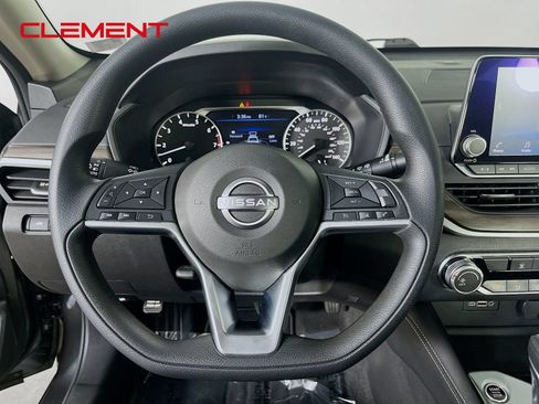 Used 2023 Nissan Altima 2.5 SV FWD image 14