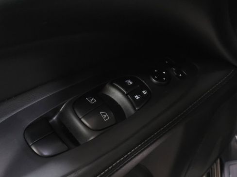 Used 2019 Nissan Pathfinder SL image 27