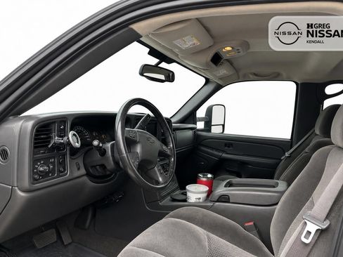 Used 2006 Chevrolet Silverado 2500 LT w/ Onstar Plus Package AWD/4WD image 7