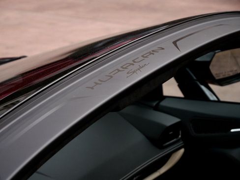 Used 2024 Lamborghini Huracan EVO image 13