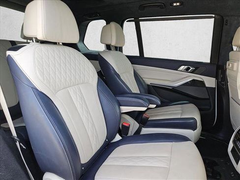 Used 2022 BMW X7 xDrive40i w/ M Sport Package image 22