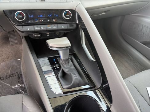 Used 2025 Hyundai Elantra SEL FWD image 42