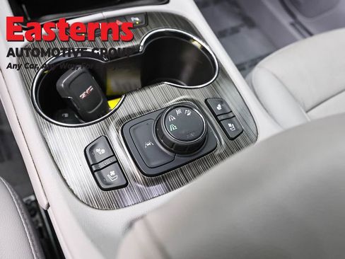 Used 2021 GMC Acadia SLT w/ Preferred Package image 21