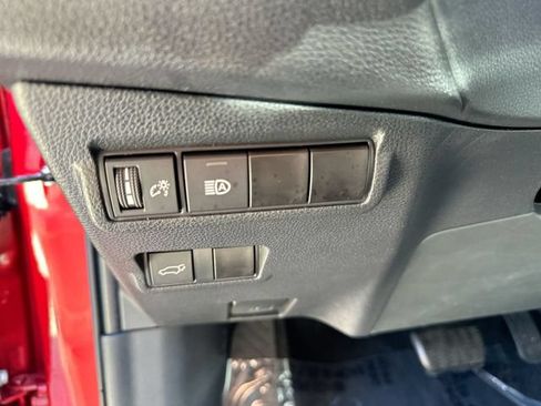 Used 2025 Toyota Corolla Cross XLE w/ Convenience Package AWD/4WD image 58
