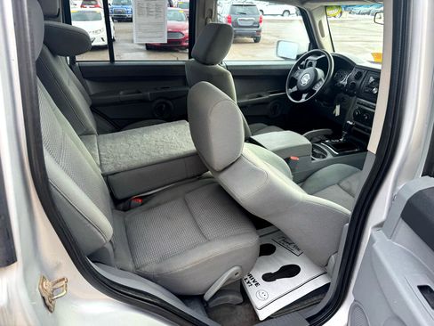 Used 2007 Jeep Commander Sport image 13