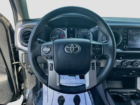 Used 2022 Toyota Tacoma SR5 RWD image 11