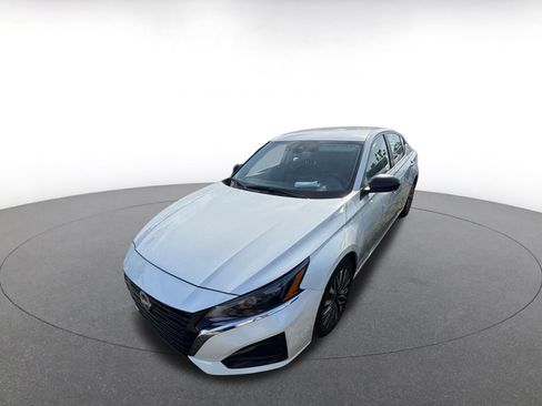 Used 2025 Nissan Altima 2.5 SV image 3