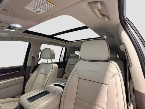 Used 2023 GMC Yukon XL Denali AWD/4WD image 21