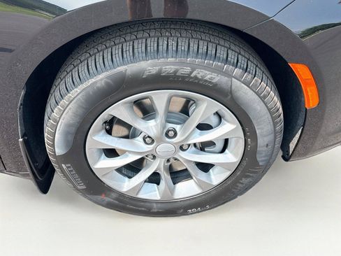New 2027 Chrysler Pacifica Select AWD/4WD image 36