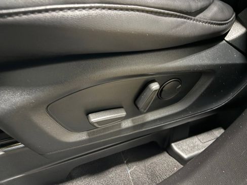 Certified 2022 Ford Explorer XLT w/ Equipment Group 202A image 22