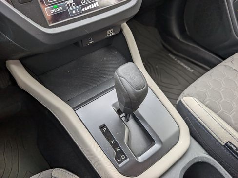 Used 2025 Subaru Forester AWD/4WD image 18