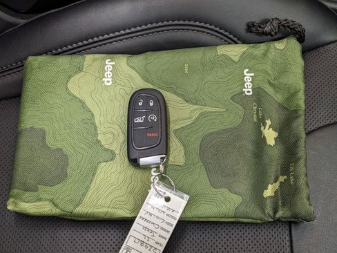 Used 2022 Jeep Cherokee Limited image 15