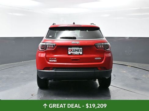 Used 2024 Jeep Compass Latitude image 12