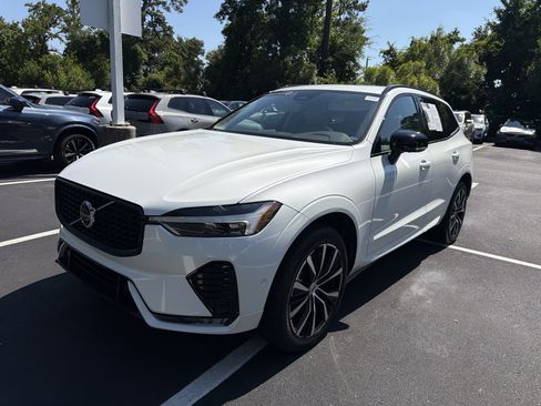 Certified 2024 Volvo XC60 B5 Plus AWD/4WD image 5