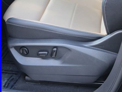 Used 2023 Volkswagen Atlas Cross Sport SE image 18