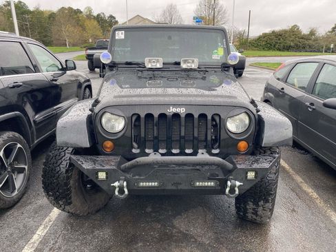 Used 2012 Jeep Wrangler Unlimited Sahara image 2