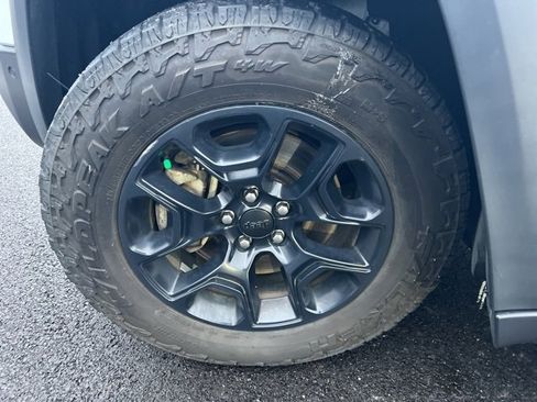 Used 2021 Jeep Cherokee Trailhawk w/ Sun, Sound & Nav Group image 37