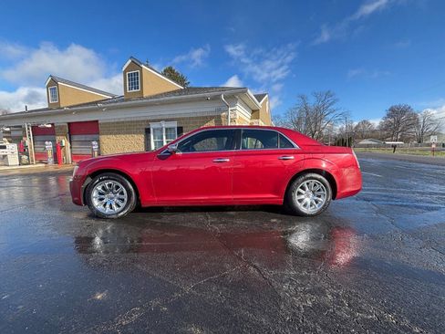 Used 2012 Chrysler 300 Limited image 3