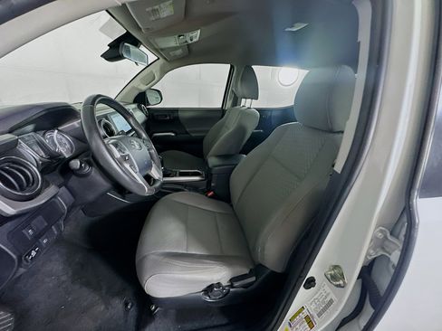 Used 2020 Toyota Tacoma SR5 image 13