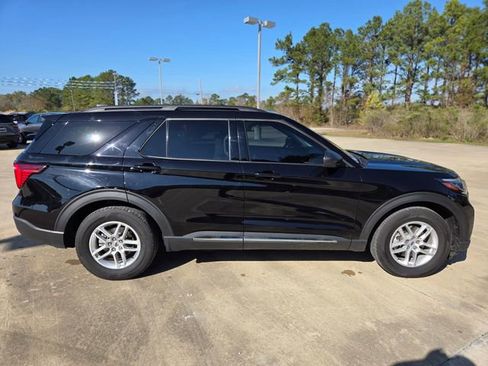 Used 2025 Ford Explorer Active w/ Active Comfort Package image 8