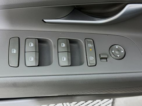 Used 2025 Hyundai Elantra SEL FWD image 15