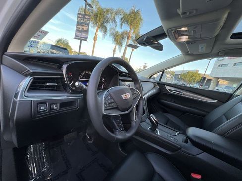 Used 2017 Cadillac XT5 Luxury w/ Driver Awareness Package image 10