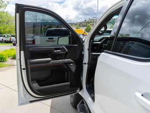 Used 2023 GMC Sierra 1500 AT4 w/ AT4 Premium Package AWD/4WD image 18
