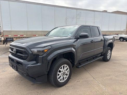 Used 2025 Toyota Tacoma SR image 1