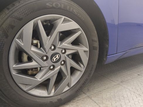 Used 2024 Hyundai Elantra SEL image 31