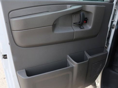 Used 2015 Chevrolet Express 2500 image 10