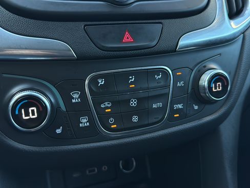 Used 2021 Chevrolet Equinox LT image 18