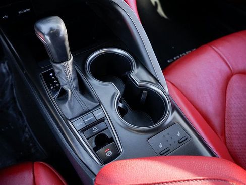 Used 2022 Toyota Camry XSE image 32